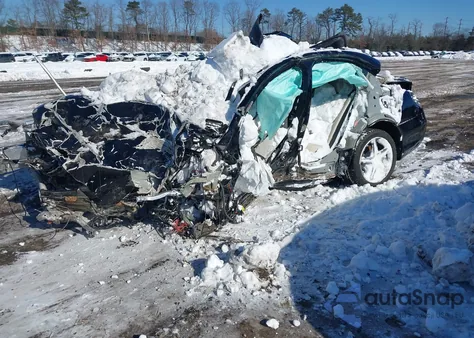 2017 Mercedes-Benz E 300 4Matic z USA, uszkodzony, nr VIN WDDZF4KB0HA177266